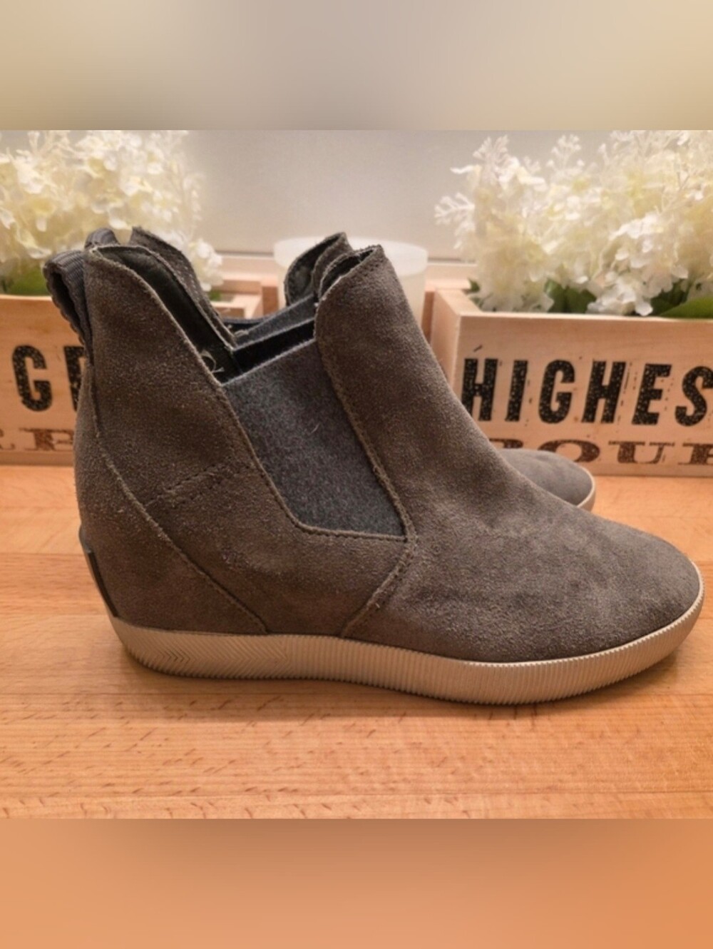 SOREL Out N About Slip On Wedge Bootie Shoes Sage Green Womens Sz 8